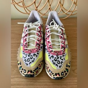 Size 8.5 women’s  adidas choigo animal print lightly used.